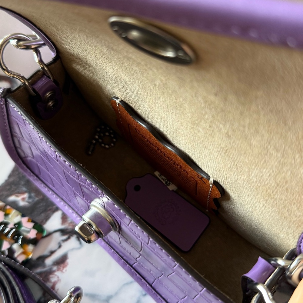 NWOT Coach Mini Wavy Dinky Bag In Crinkle Patent Coachtopia Leather - Picture 6 of 9